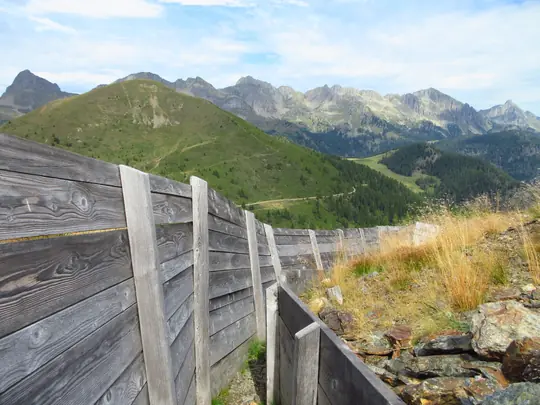 La trincea ricostruita con tavole di legno