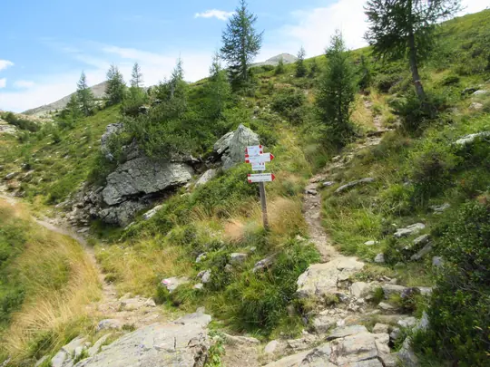 Il bivio per i Laghi di Lasteati