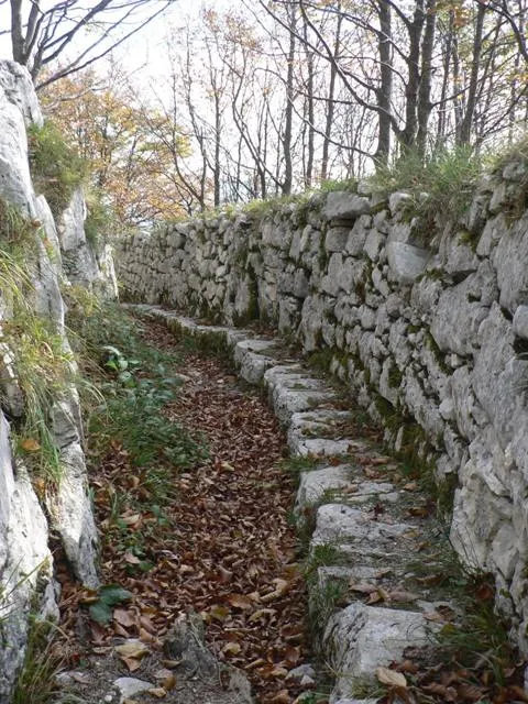 Novegno - Cima Alta, trincea