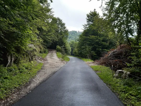 Uscita a sinistra dalla strada principale