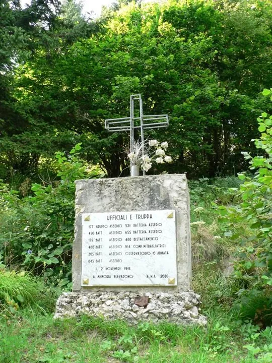 Monumento nei pressi della batteria del monte Paù