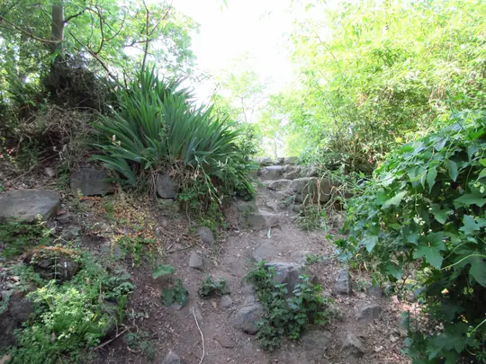 Superamento di un vecchio muro del castello