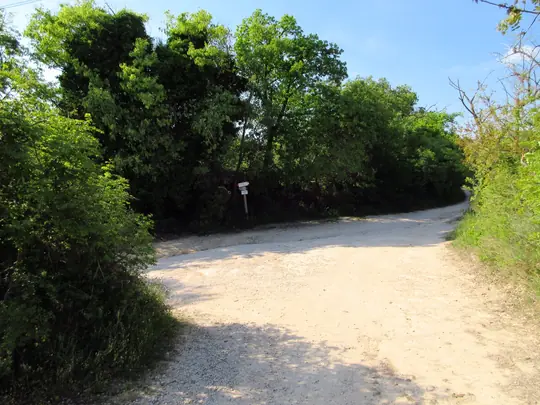 Proseguire a sinistra