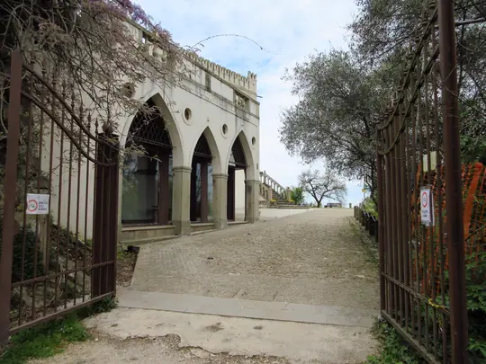 Ingresso a villa Draghi