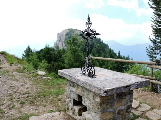 Corno Battisti - altare