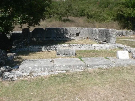 Dodona - nuovo tempio di Dione