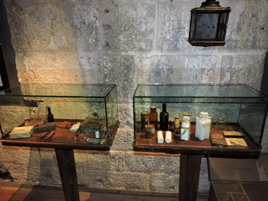 Forte Belvedere-Gschwent - particolari delle attrezzature di medicazione