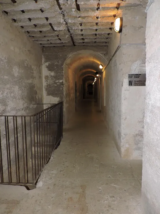 Forte Belvedere-Gschwent - corridoio e scala secondaria