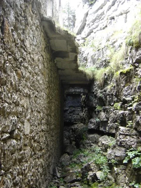 Forte Campolongo - Caserma, controscarpa