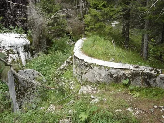 Forte Campolongo - Muro di difesa e trincea armata