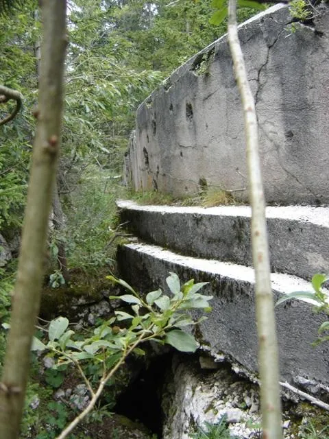 Forte Campolongo - Muro di difesa e trincea armata