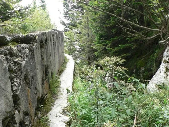 Forte Campolongo - Muro di difesa e trincea armata