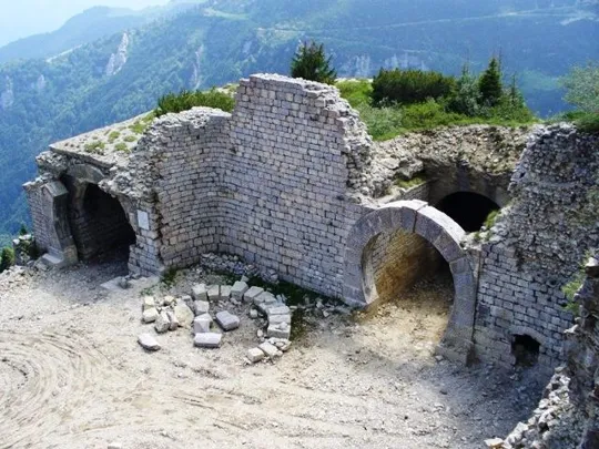 Forte Campomolon - galleria a ferro di cavallo