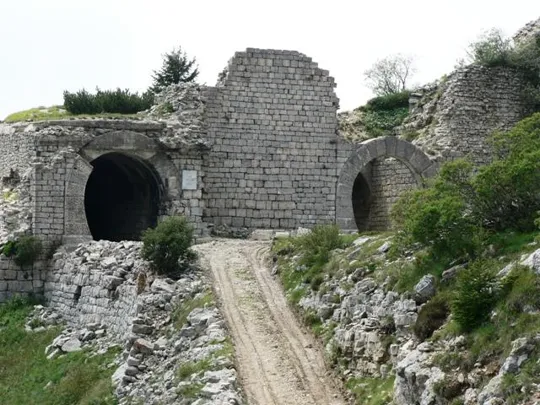 Forte Campomolon - galleria a ferro di cavallo