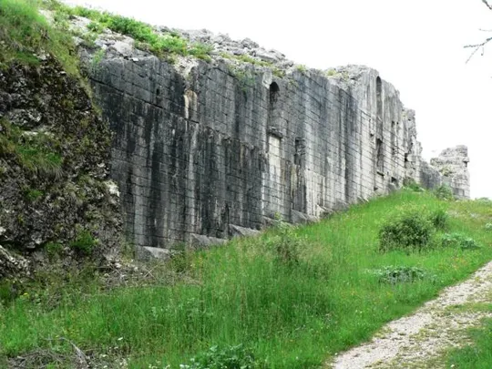 Forte Cherle - Facciata corpo casematte