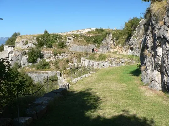 Forte Corbin - Camminamento sottocosta di collegamento