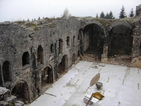 Forte Interrotto - Vista del cortile interno