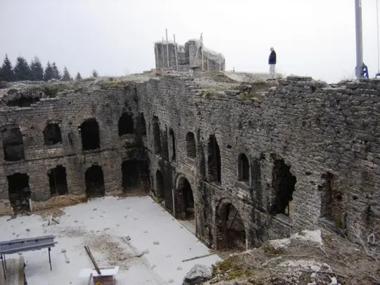 Forte Interrotto - Vista interna verso il torrione anteriore