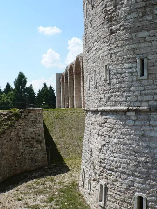 Forte Interrotto - Fossato