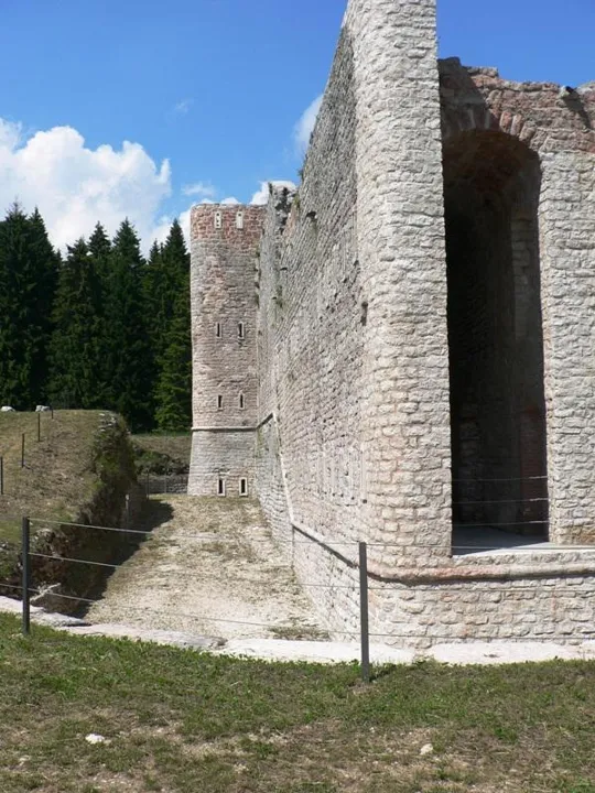 Forte Interrotto - Fossato