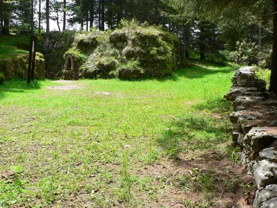 Forte Luserna - avamposto Oberwiesen - Ingresso all'avamposto su trincee naturali
