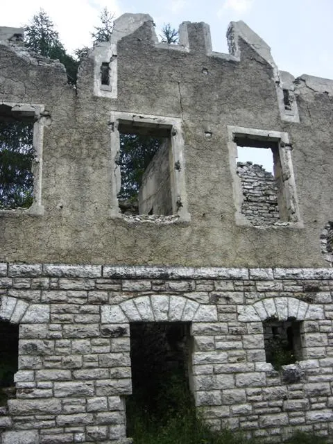 Forte Serrada - Caserme