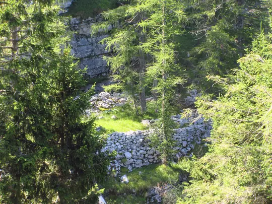 Resti di baraccamenti