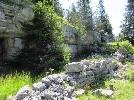 Resti di baraccamenti