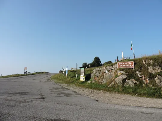 Bocchetta di Granezza - strada verso malga Mazze Superiori