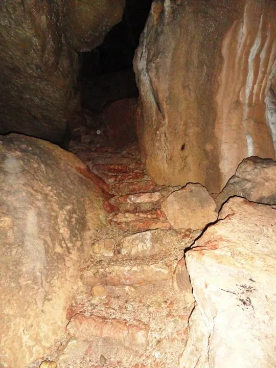 Grotta dell'elefante - Gradini in roccia