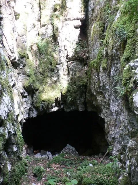 Monte Lemerle - Rifugio in caverna