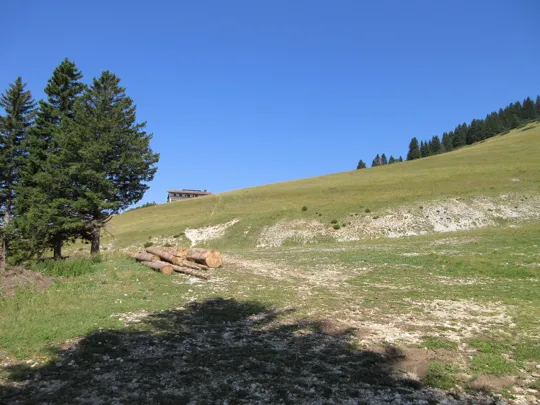 In vista del rifugio, proseguire a sinistra