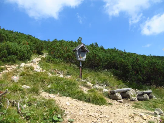 Si prosegue a sinistra verso la cima