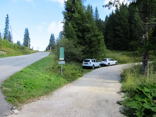 Bivio stradale e imbocco della strada per il Monte Erio