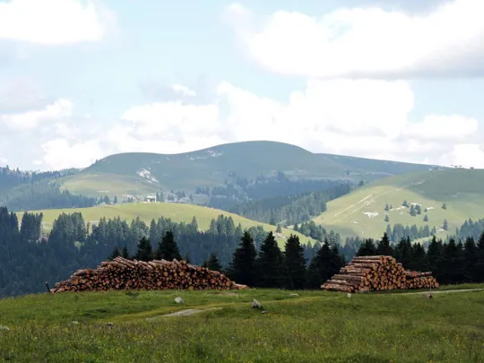 Vista sul monte Fior e la città di roccia