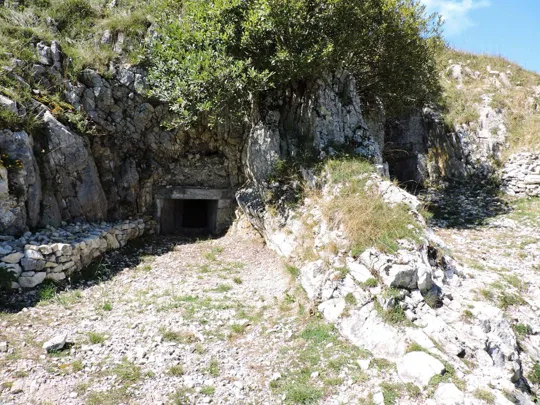 Monte Palon - feritoia di uscita per artiglieria