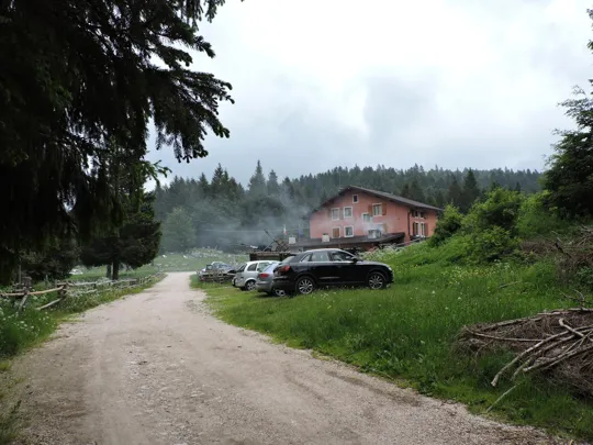 Retro del rifugio Granezza