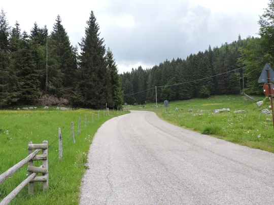 Strada asfaltata verso il punto di partenza