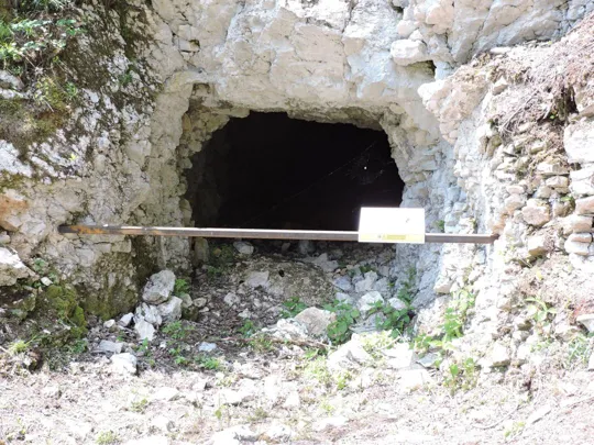 Monte Zugna - valletta S.Lazzaro - ricovero in galleria