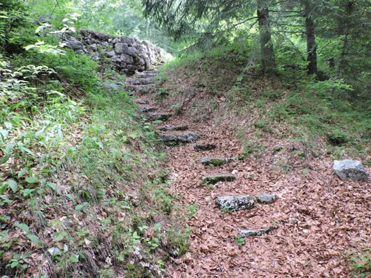 Monte Zugna - salita verso il comando