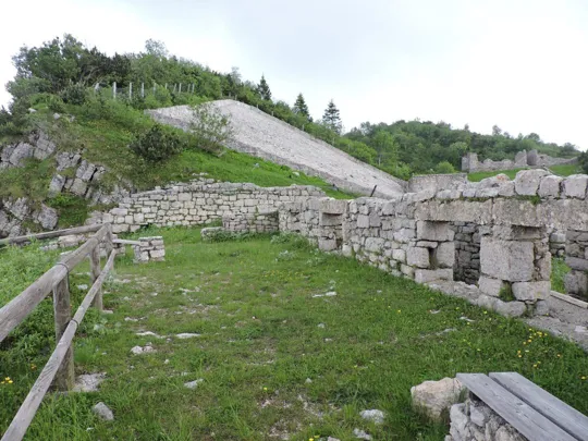 Monte Zugna - palazzina ufficiali