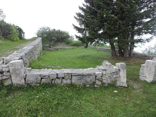 Monte Zugna - cimitero