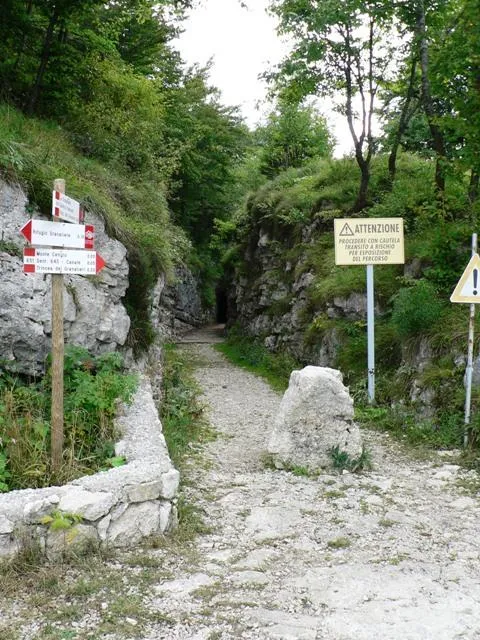 Monte Cengio - Imbocco delle gallerie dal Piazzale Pennella