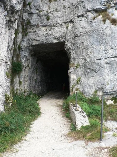 Monte Cengio - Dettagli delle gallerie della Granatiera