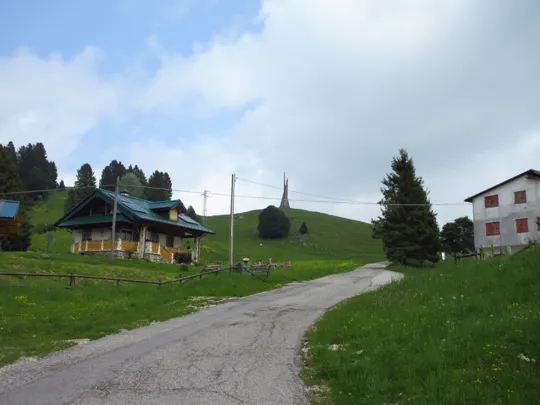 Dettaglio della strada verso la malga Monte Corno