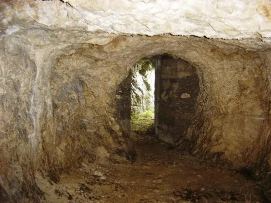 Monte Favaro - grotta