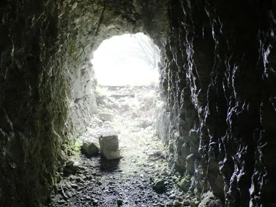 Monte Favaro - accampamento, grotta