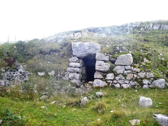 Monte Novegno - ricovero in caverna