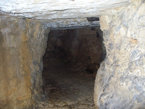 Monte Novegno - ricovero in caverna