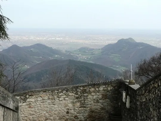 Eremo di Monte Rua - Vista dal portone d'ingresso